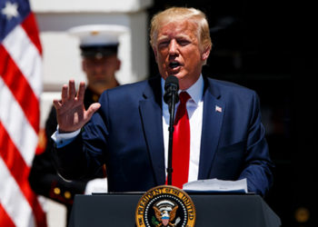 Trump critica “enfermiza alianza” de la prensa con “grosera” congresista Omar