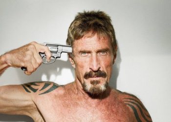 McAfee amenaza con dañar turismo RD si maltratan sus perros en cautiverio