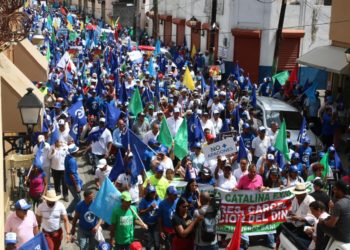 Miles marcharon contra continuidad PLD