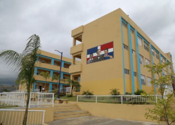 Presidente entrega centro educativo en Los Alcarrizos; albergará a 840 estudiantes