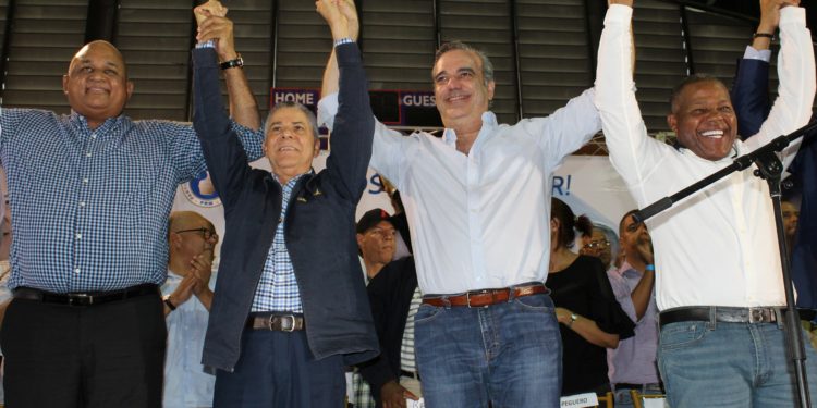 Adán Peguero se distancia de Hipólito; decide apoyar a Luis