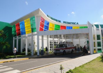 En total hacinamiento pacientes hospital infantil Arturo Grullón