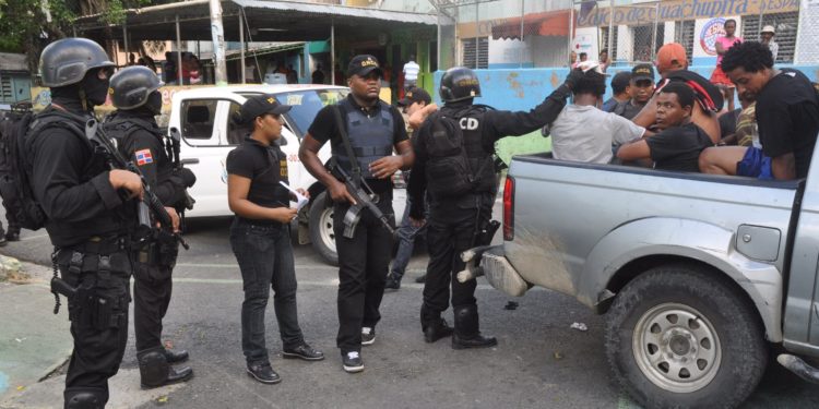 CNDH denuncia cientos de jóvenes purgan condenas por colocación drogas agentes DNCD