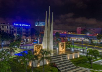Alcalde Collado inaugura remozada Plaza de la Trinitaria