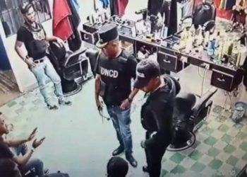 Propietario barbería acusa autoridades DNCD y fiscalía Montecristi colocar drogas a jóvenes
