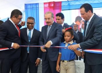 Inaugura centro educativo en municipio Haina; acogerá a 805 estudiantes