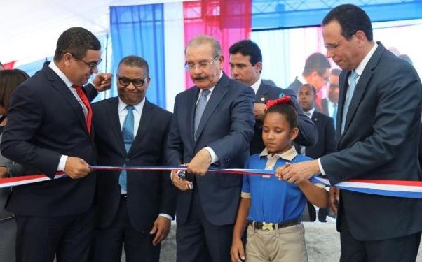 Inaugura centro educativo en municipio Haina; acogerá a 805 estudiantes