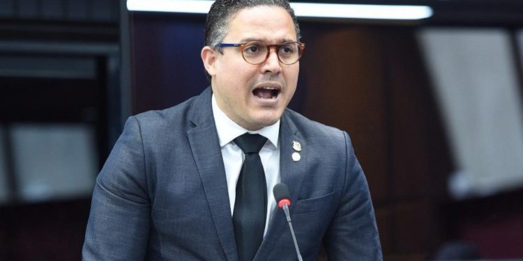 Diputado perremeísta insta a DNCD realizar investigación agentes