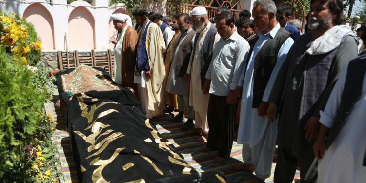 Boda termina en masacre en Kabul; autoridades contabilizan 63 muertos
