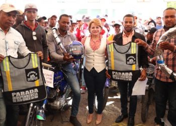 Lucía Medina beneficia a cientos de motoconchistas