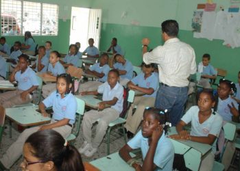 Tanda extendida cubre 75% centros educativos y 73% población estudiantil