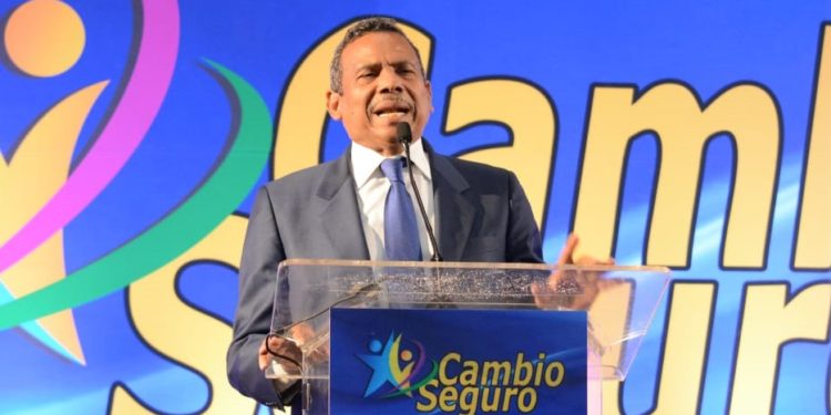Radhamés Segura advierte confrontación interna sacará al PLD del gobierno