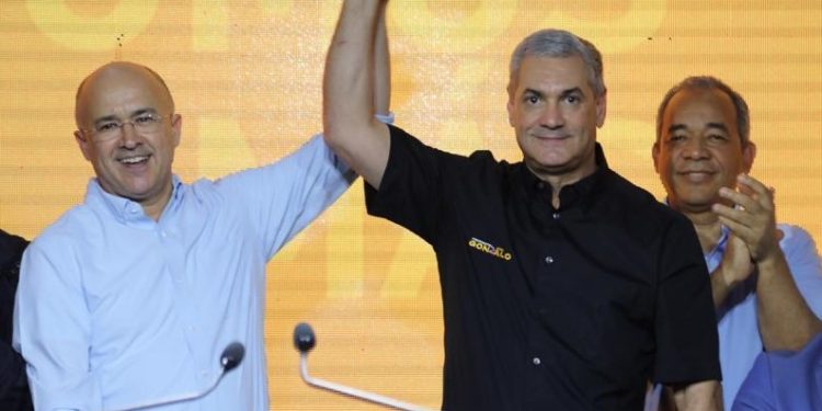 Domínguez Brito pasa apoyar proyecto presidencial Gonzalo Castillo