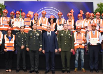 Entrega US$500 mil a Defensa Civil donados por Emiratos Árabes