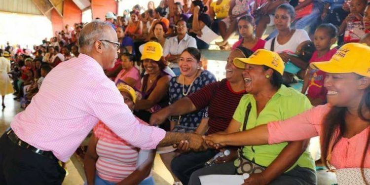 Médicos Monseñor Nouel respaldan reelección senador Nova