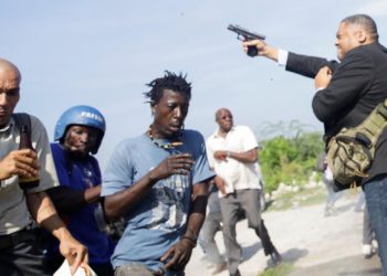 Senador haitiano dispara contra manifestantes