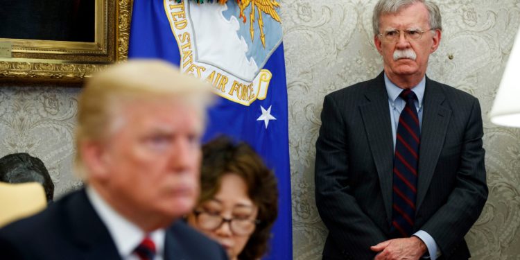 Trump despide a Bolton