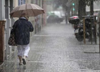 COE mantiene en alerta 16 provincias por onda tropical