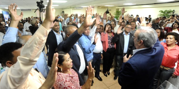 Abinader confía magisterio será aliado transformaciones hará gobierno del cambio en educación