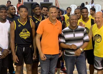 Dedican torneo baloncesto a precandidato diputado Calletano Rodríguez