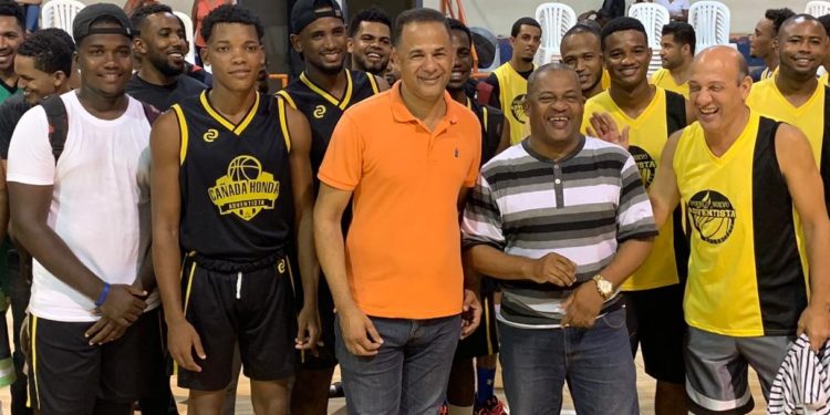 Dedican torneo baloncesto a precandidato diputado Calletano Rodríguez