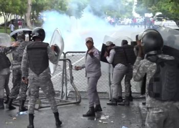Profesores UASD condenan agresión policial contra estudiantes reclamaban 5%