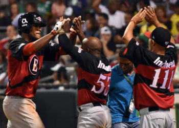 Leones del Escogido siguen imparable; derrotan a los Tigueres del Licey