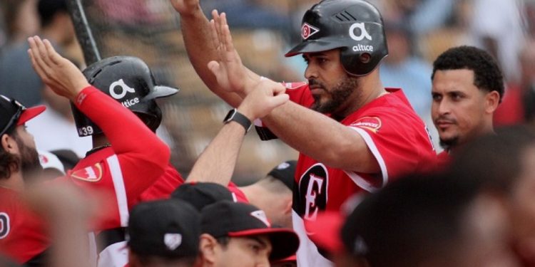 Leones siguen en la cima; dominan 5-4 a las Águilas