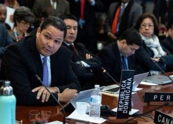 Danilo destituye a Gedeón Santos de la OEA