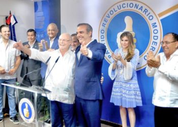 Mejía respalda a Abinader; afirma llegó momento sacar PLD del poder