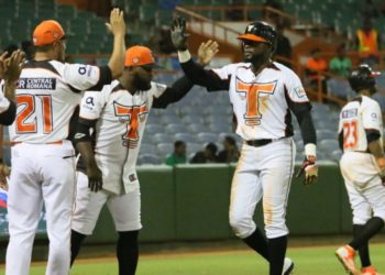 Toros ganan a Estrellas 3-2; suben al segundo lugar