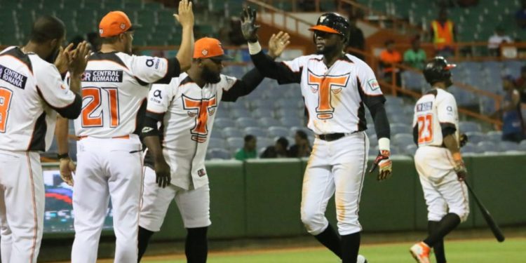 Toros ganan a Estrellas 3-2; suben al segundo lugar