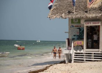 Empresario turístico pide al gobierno detener erosión playa Bávaro