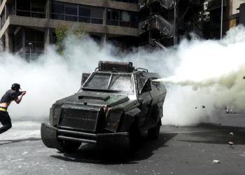 Promesas presidente Piñera no frenan descontento en las calles de Chile