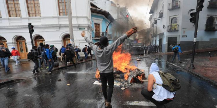 EEUU rechaza protestas violentas en Ecuador