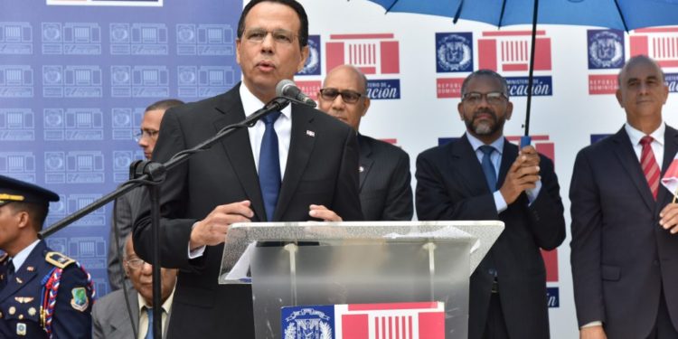 Ministro Educación valora informe IDEC sobre logros y desafíos Revolución Educativa