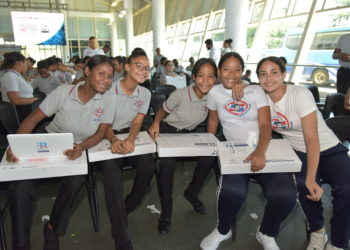 Educación ha entregado 253,293 computadoras a estudiantes y centros educativos