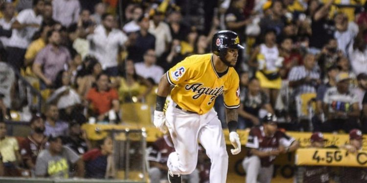 Jonrón de Valenzuela da triunfo a Águilas frente a Gigantes