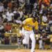 Jonrón de Valenzuela da triunfo a Águilas frente a Gigantes