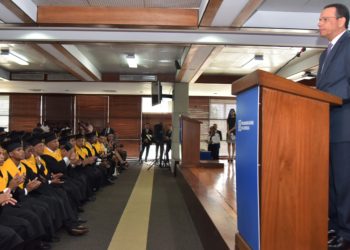 Educación y Procuraduría gradúan 182 internos de bachilleres