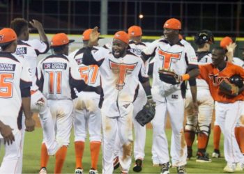 Los Toros derrotan las Águilas; mantienen racha de triunfos