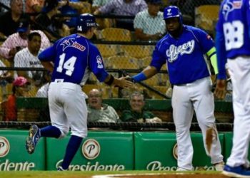 Los Tigres despluman a las Águilas