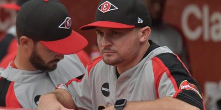 Escogido despide a Buck Britton