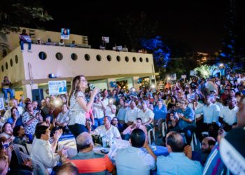 Carolina Mejía inicia reuniones masivas en DN