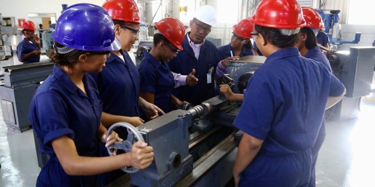 Medina entrega moderno Centro de Investigación y Desarrollo del Politécnico Loyola