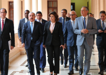 Leonel acusa cúpula palaciega dilapidar recursos y endeudar país