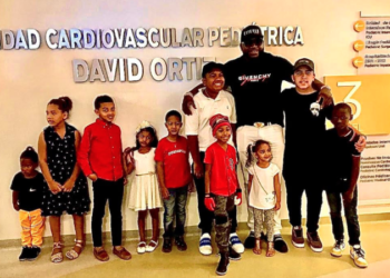 David Ortiz entrega juguetes a niños de su fundación