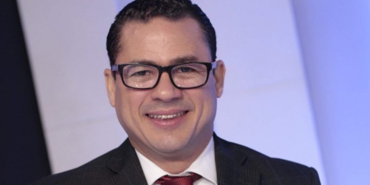 Aspirante diputado pide mediación monseñor Ozoria crisis institucional RD