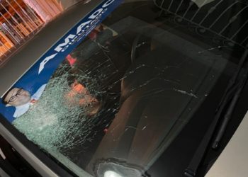 Menores apedrean vehículo hija diputado Amado Díaz