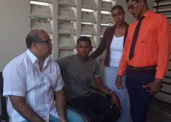 Se entrega cabo PN participó protesta en JCE